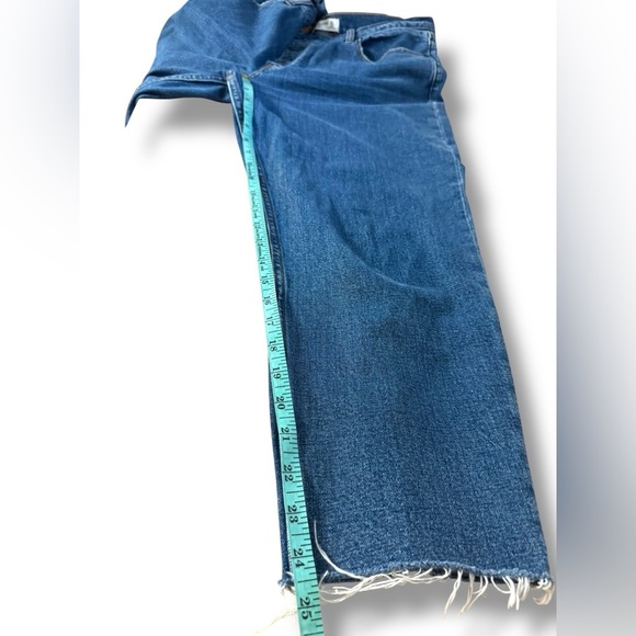 Abercrombie & Fitch The Mom High Rise Cropped Blue Jeans Sz 31/12 Short EUC - Picture 8 of 8